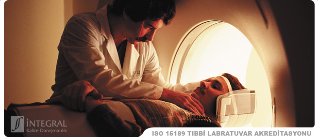 ISO 15189 Tıbbi Laboratuar Akreditasyonu - ISO 15189 standardı, ISO 17025 ve ISO 9001:2000 Standartlarının Tıbbi Laboratuarlar için düzenlenmesinden meydana gelmiştir. ISO 15189 'un temel amacı medikal laboratuarların akreditasyonu, test sonuçlarının hasta ve sağlık personeli nezdinde güvence altına alınmasını sağlamaktadır.