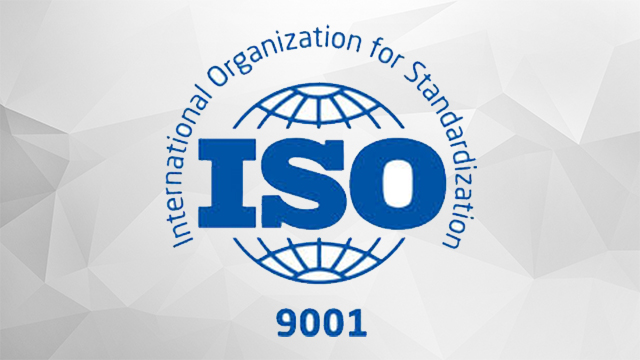 ISO 9001 Belgesini Kimler Alabilir?  - Kalite Yönetim Sistemlerinin kurulması esnasında tatbik edilmesi gereken koşulların belirlendiği, açıklandığı, belgelendirme kontrolüne uyan; bir ürünün imalatından yahut hizmet sunumundan, insanlara eriştiği yere kadar her aşamada alıcıların istek ve ihtiyaçlarını giderecek kaliteyi teminat altına alan, tüm bu aşamalarda alıcı memnuniyetini ön planda tutan standarttır ve bu standart doğrultusunda verilen belgenin adıdır.